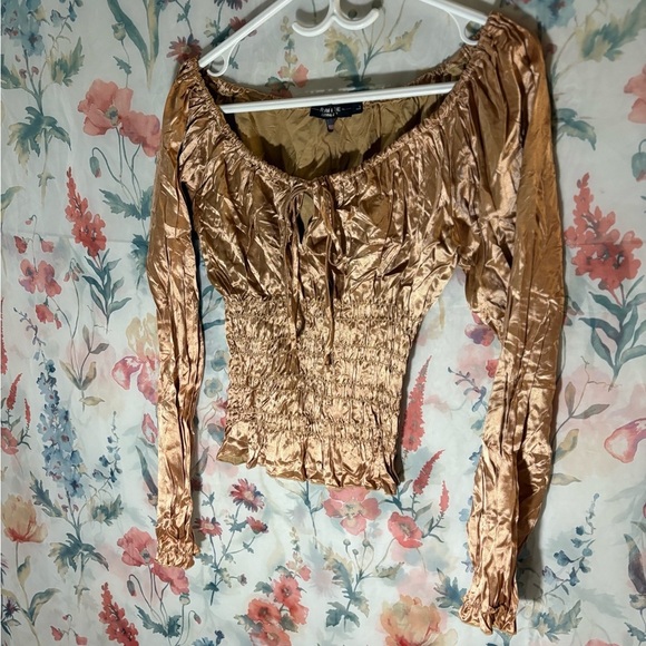 Rampage Gold Ruched Long Sleeve Blouse - Picture 2 of 10